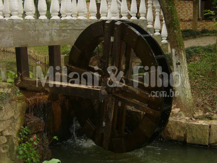 Roda D´água de madeira 05